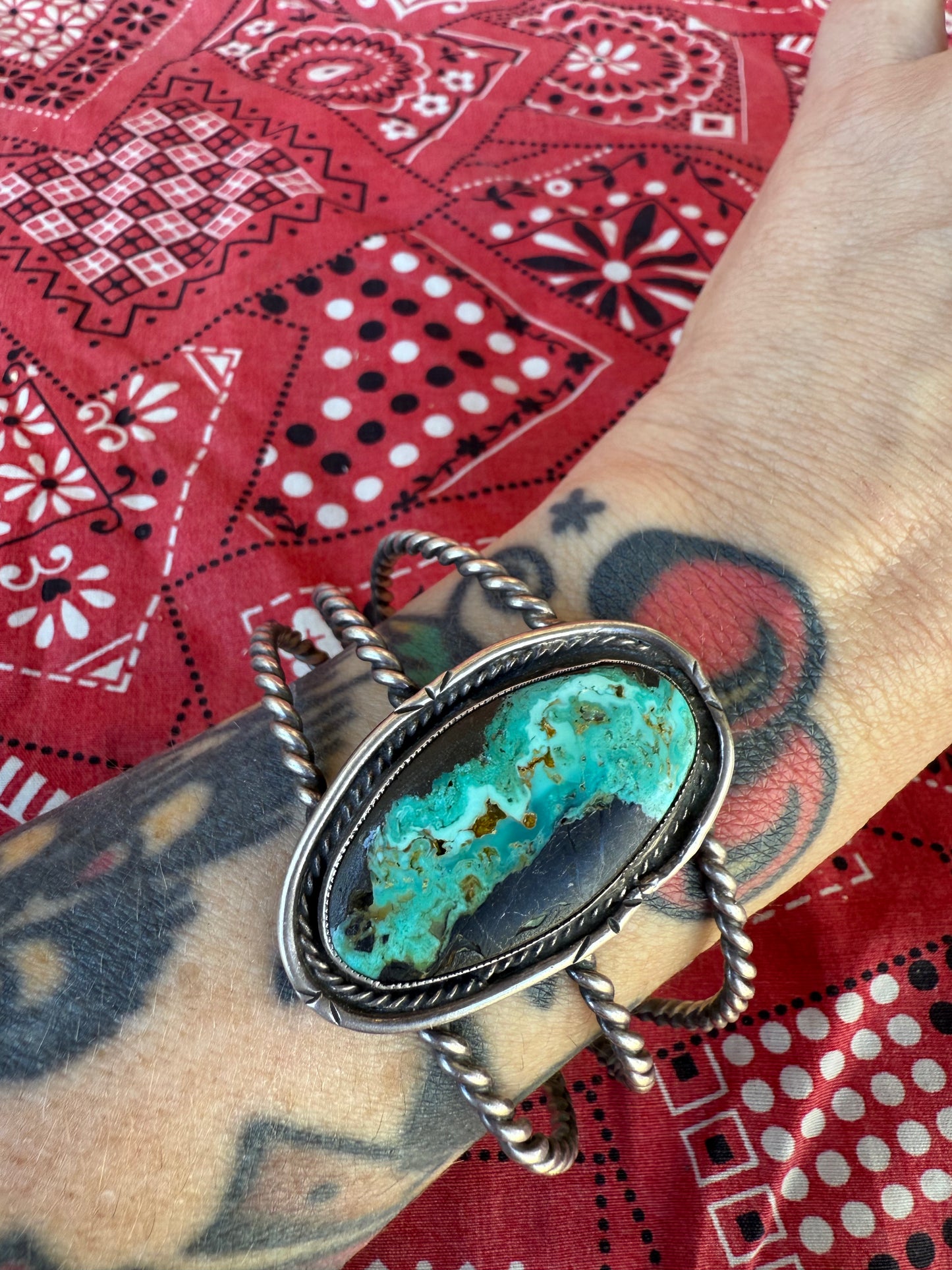 Large Central Oval Stone Cuff with Twisted Wire