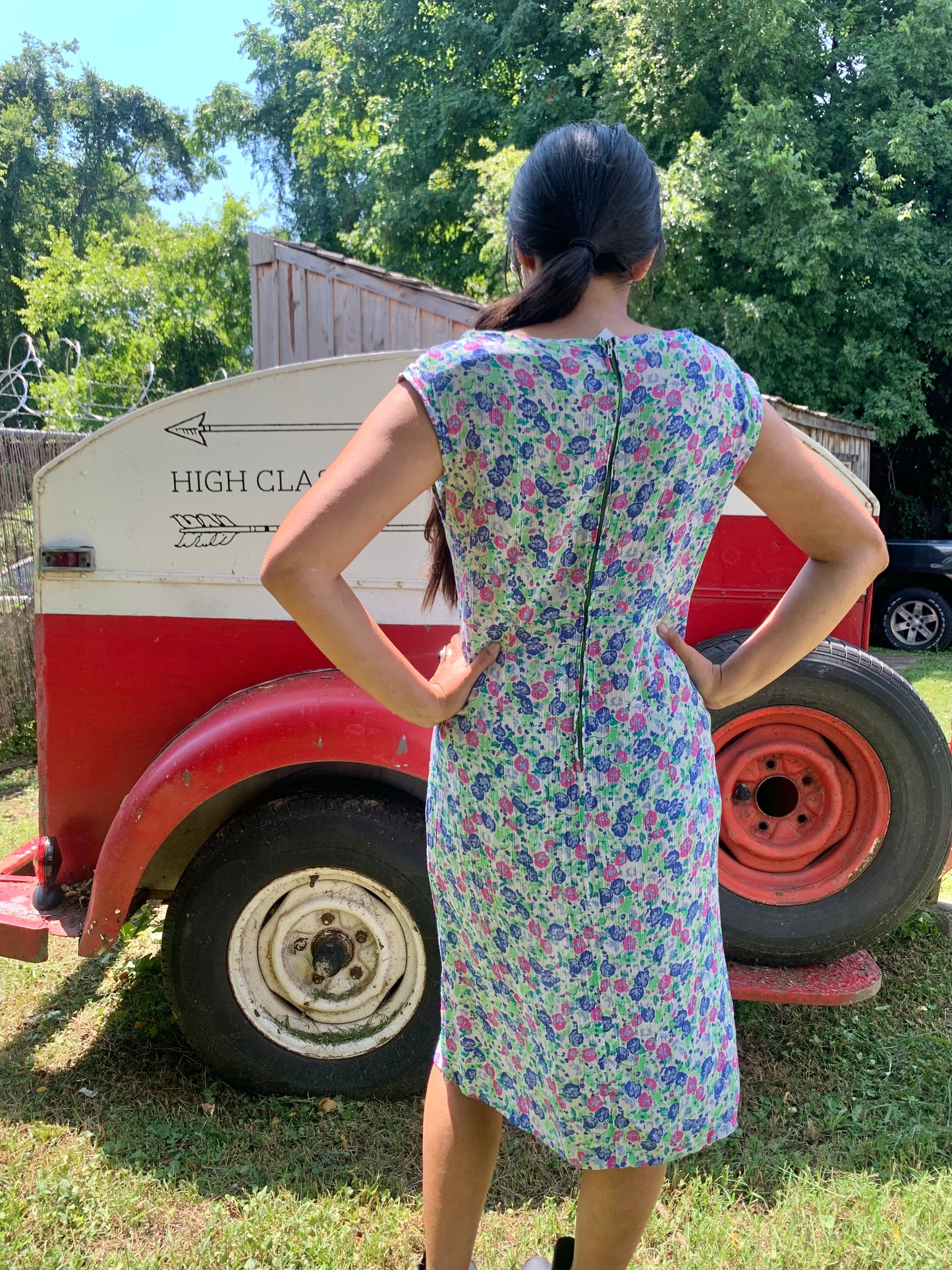 1950s Floral Dress w/ Bakelite Buckle (M/L)