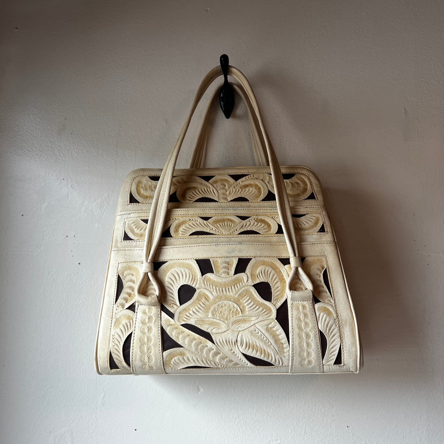 70's White Tooled Leather Purse