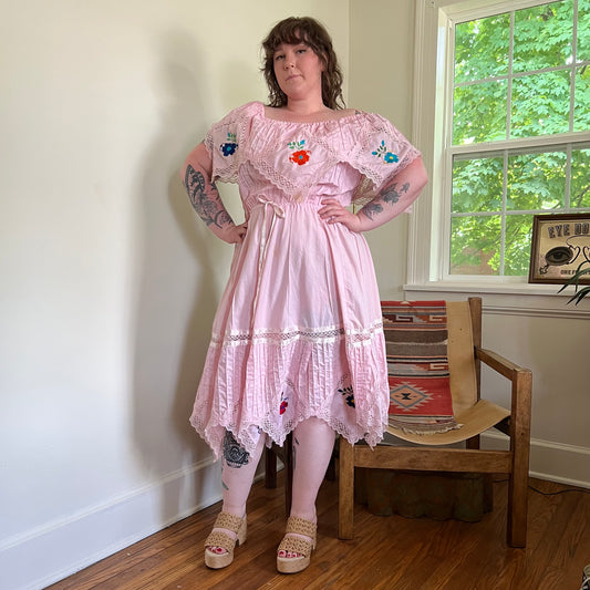 1970s Baby Pink Embroidered Mexican Dress (XL)