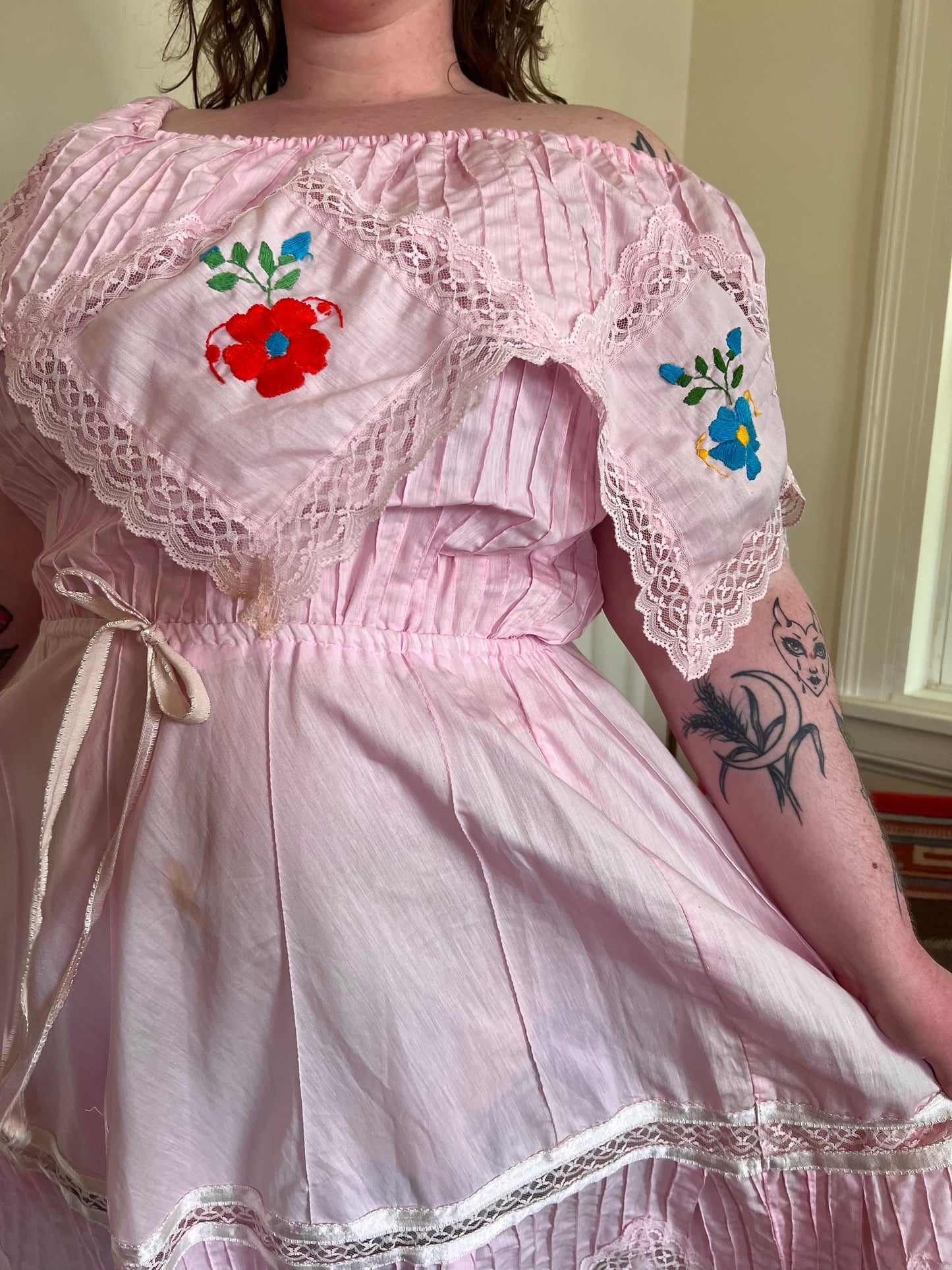 1970s Baby Pink Embroidered Mexican Dress (XL)