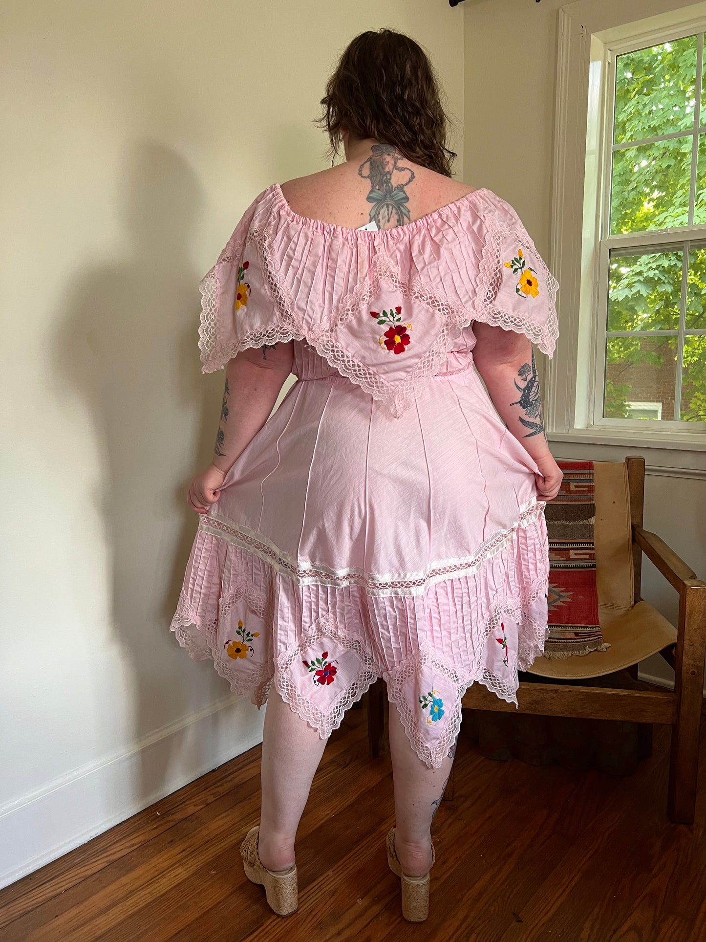 1970s Baby Pink Embroidered Mexican Dress (XL)