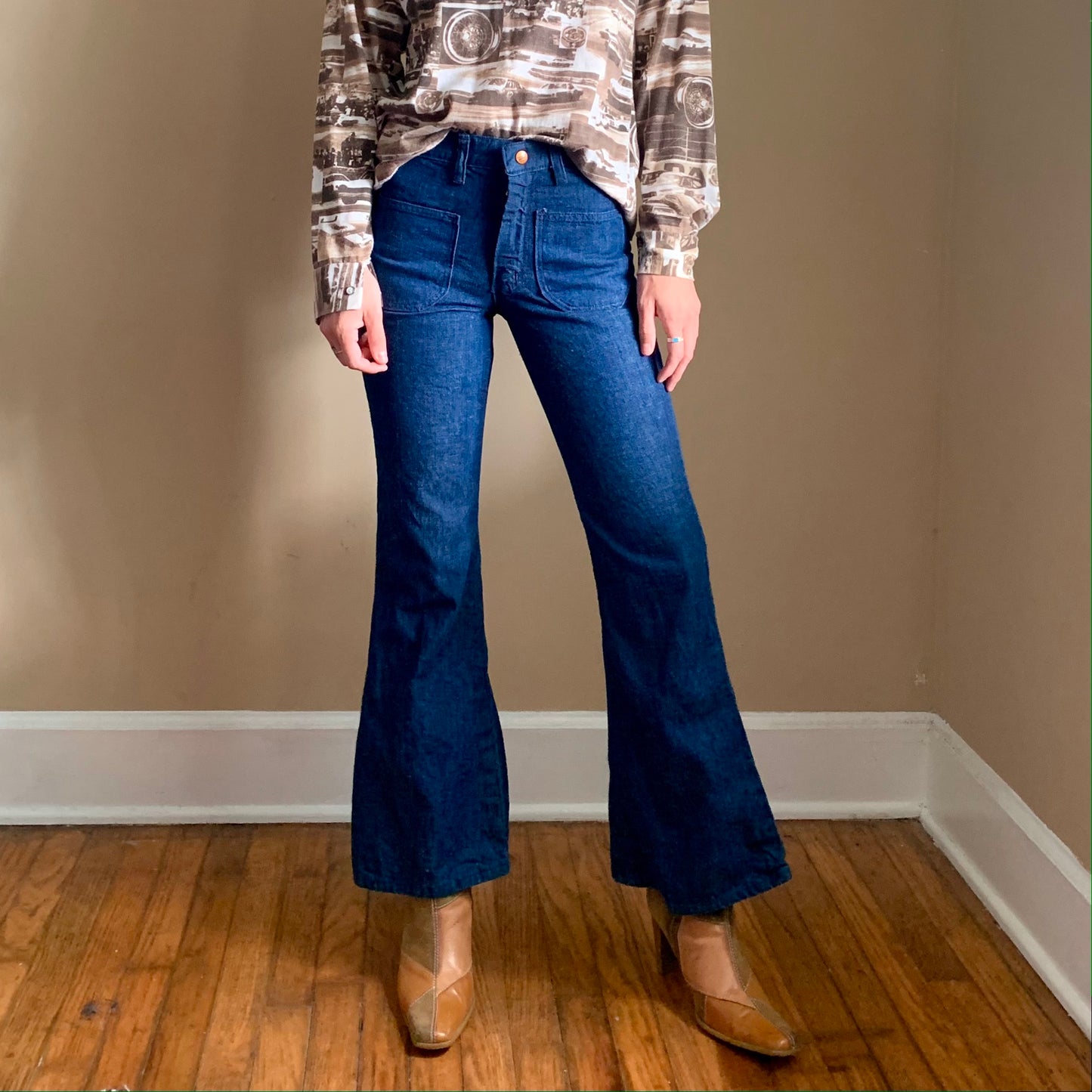 70s Darkwash Wrangler Flare Jeans 26x28 (women's 00)