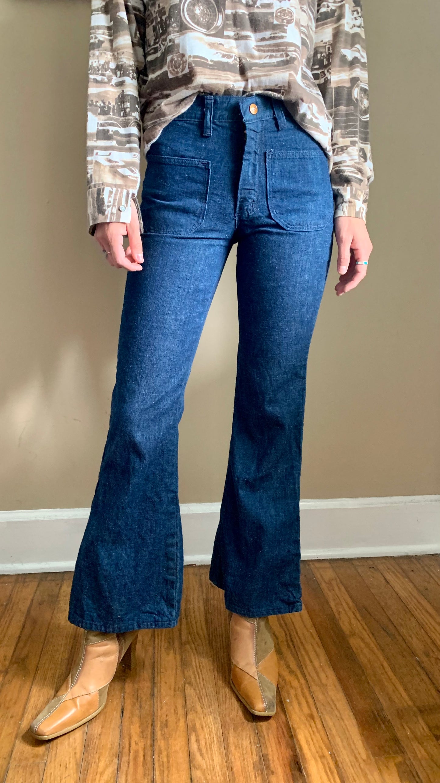 70s Darkwash Wrangler Flare Jeans 26x28 (women's 00)