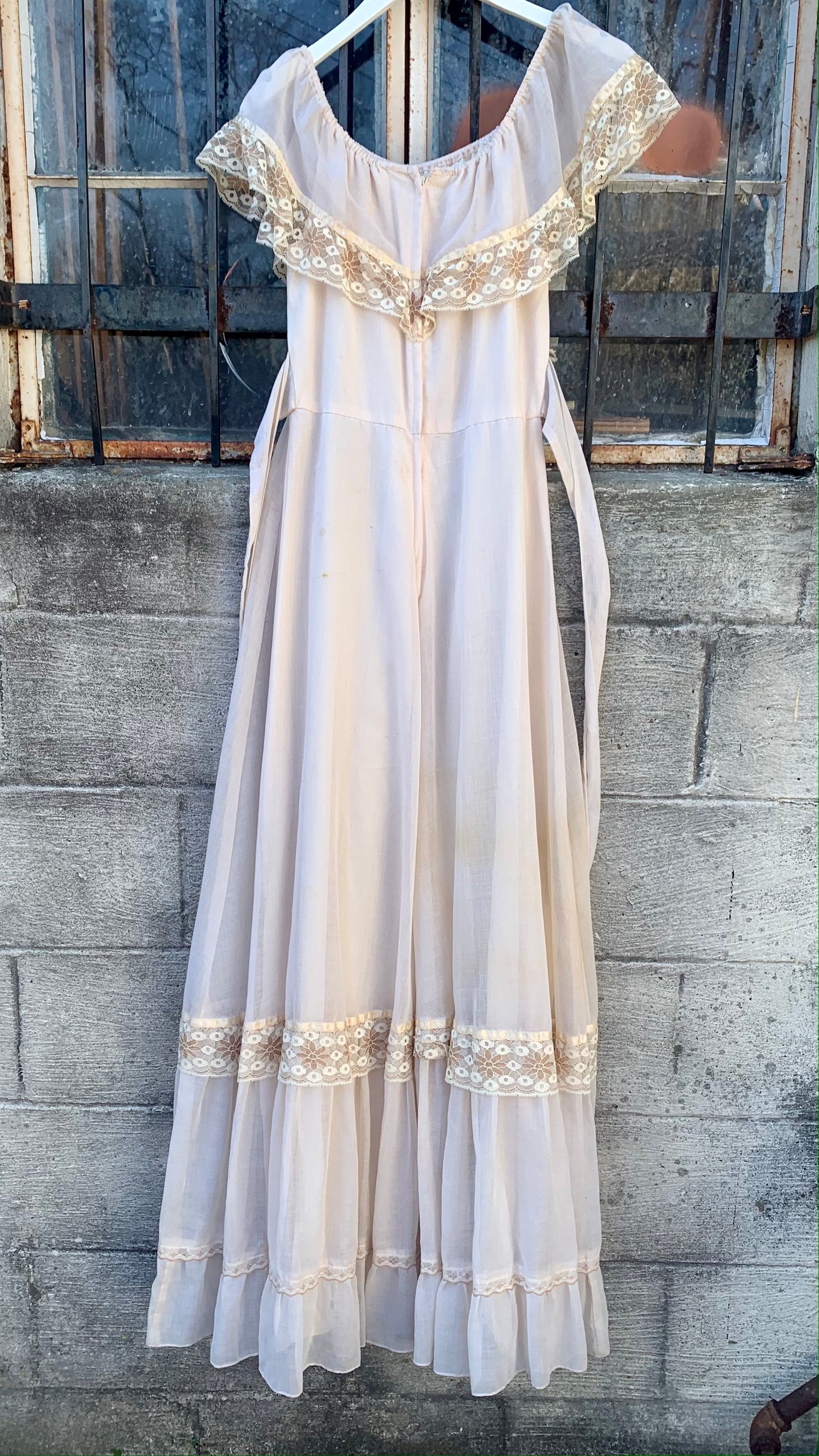 1970s Soft Ecru Off Shoulder Gown (women's 2/4)