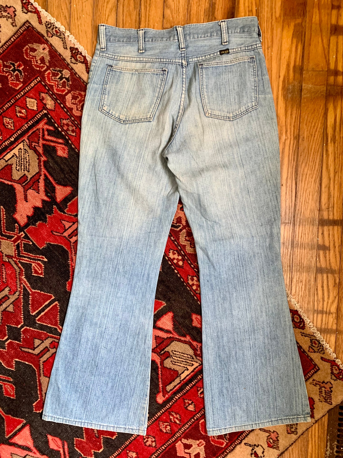 Soft Worn Vintage Wrangler Jeans 30x29 (women's 6/8)