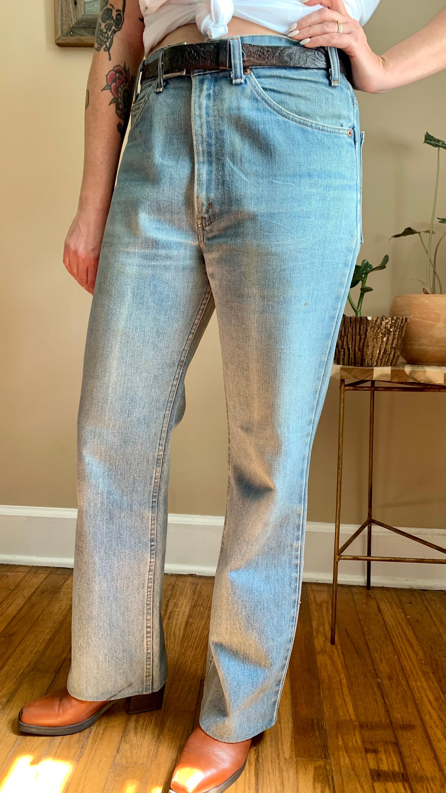 Soft Worn Levi Bells/Bootcut Jeans 34x31 (women's 10/12)