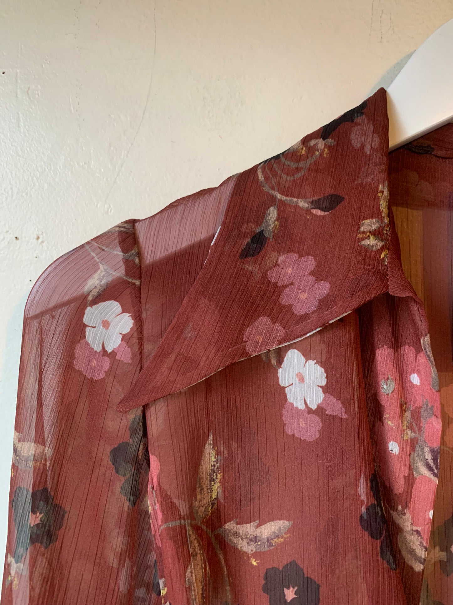 Vtg Soft Sheer Maroon Floral Tie Front Blouse (XXS/XS)