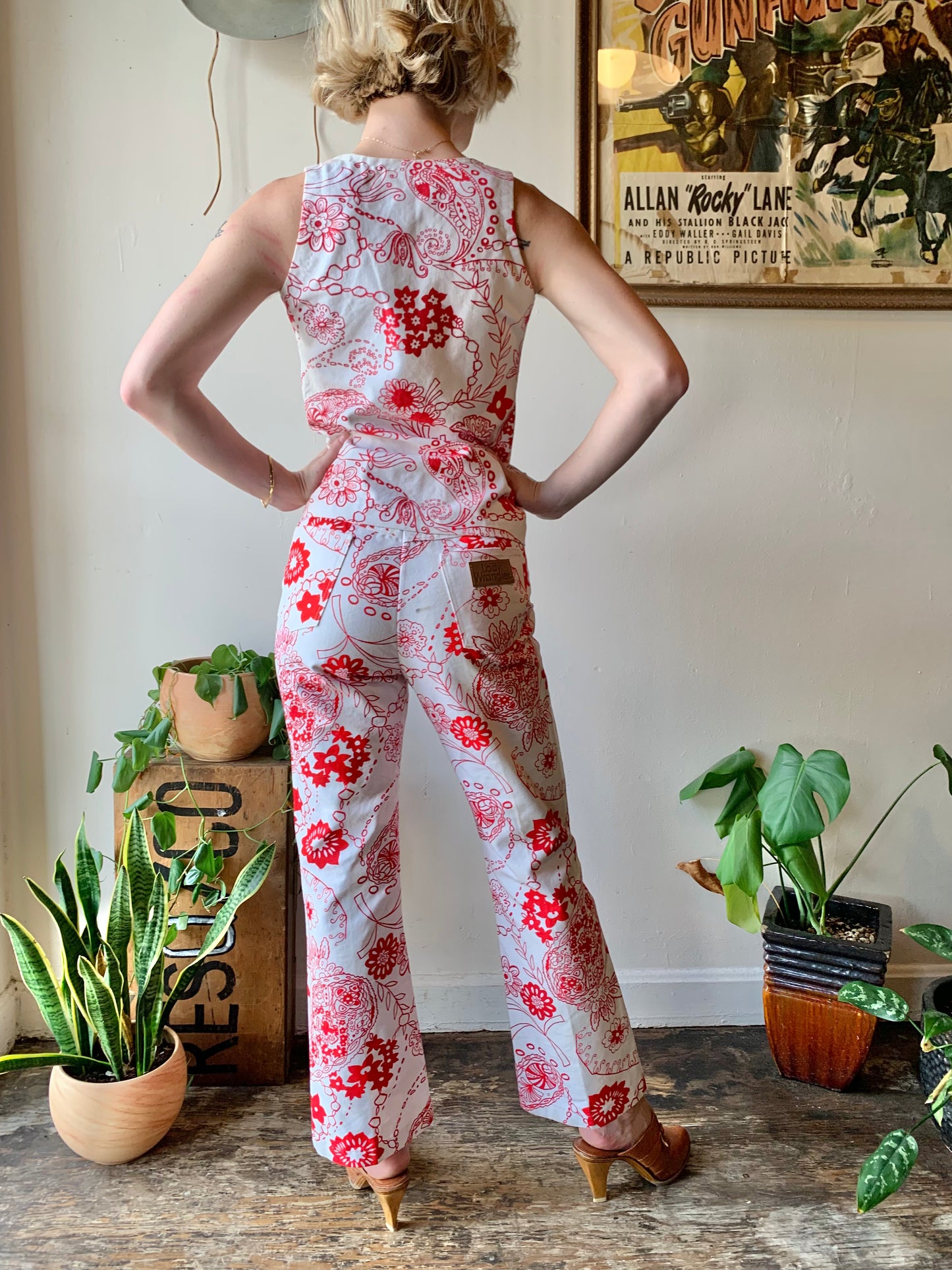 1960s Red & White Floral Grommet 2-pc Pantsuit (XS/S)